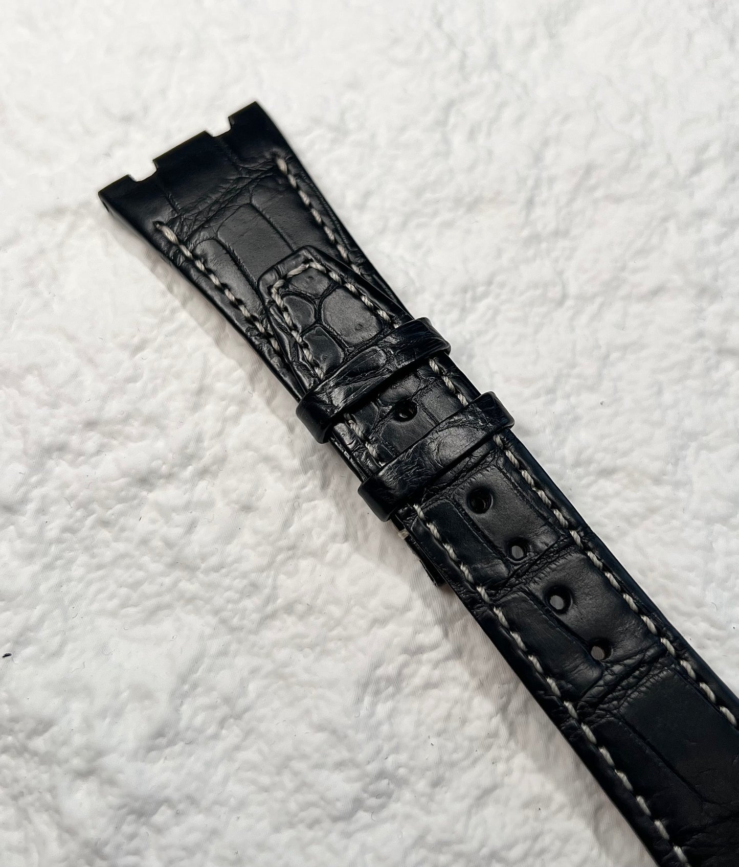 Ap offshore alligator strap for 41mm models
