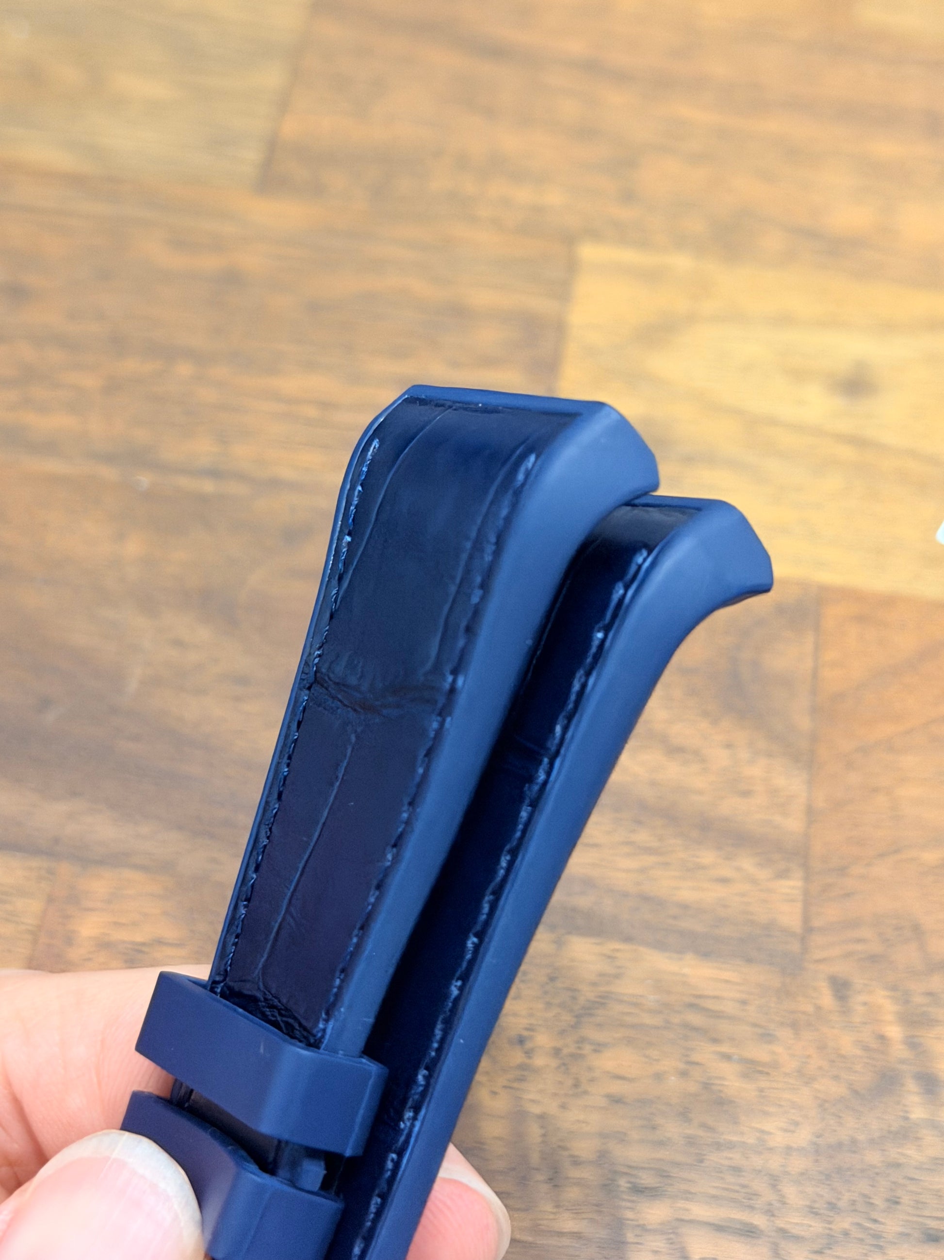 Side view of v45 alligator strap 