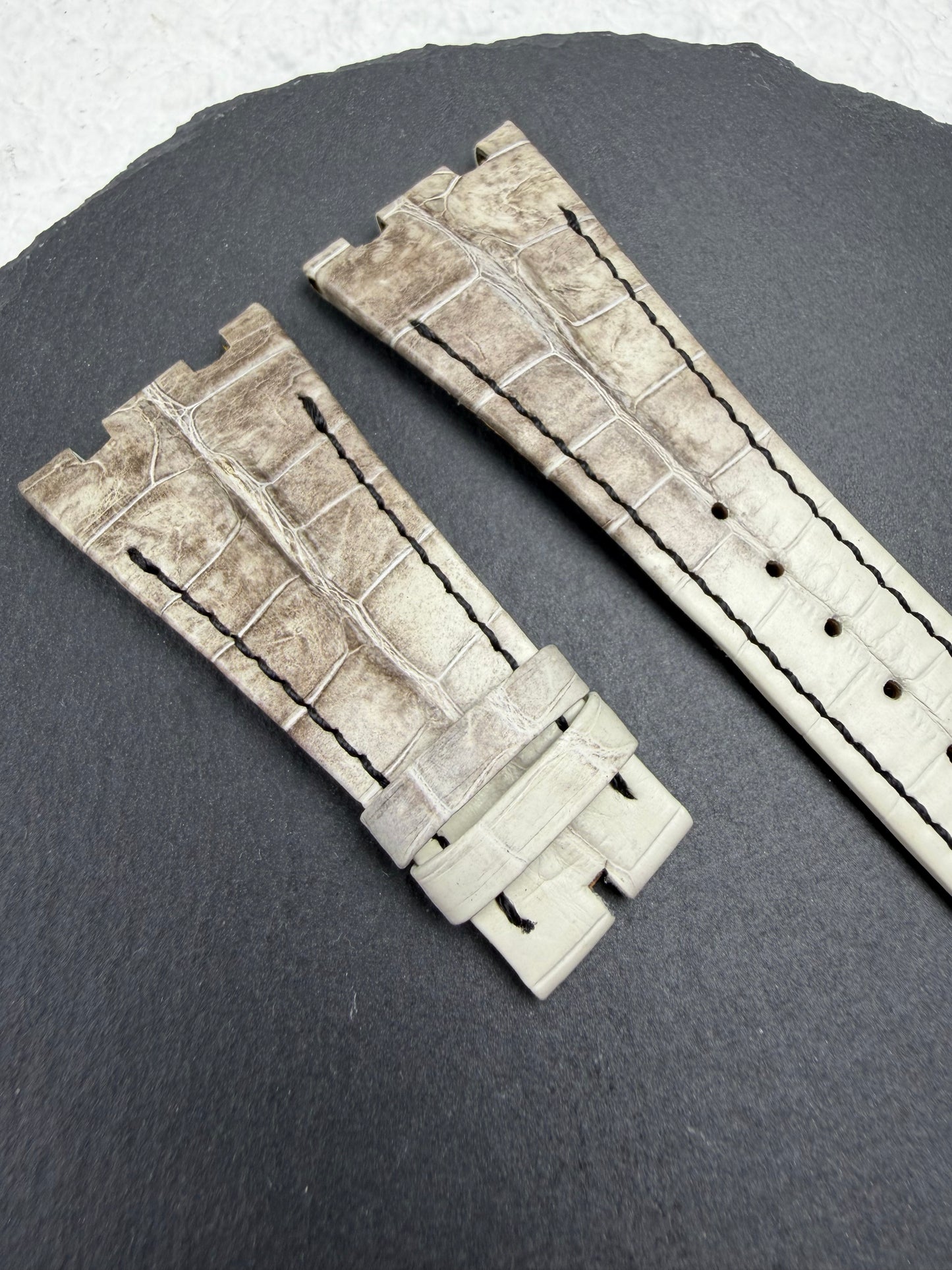 Ap offshore alligator strap for 42mm models (White Himalayan)